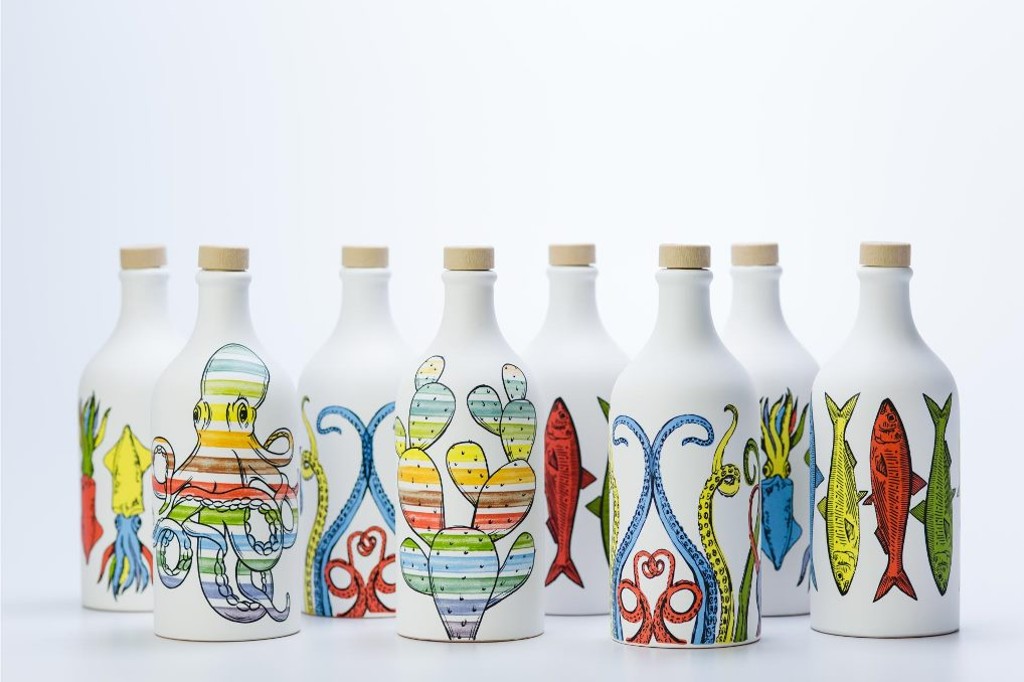 Ceramic olive oil jars by Muraglia 