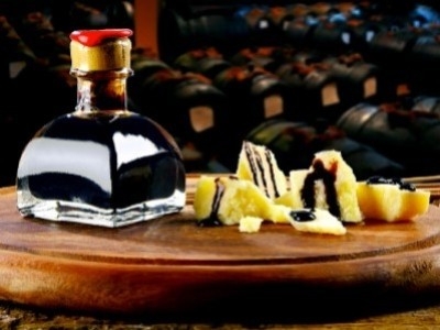 A Complete Guide to Balsamic Vinegar of Modena